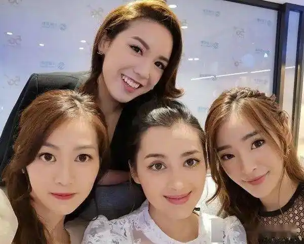 港姐20204位佳丽赢得名衔与友谊谢嘉怡陈桢怡郭柏妍邝美璇庆功