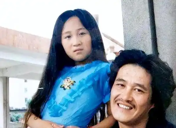 赵本山大女儿赵玉芳倒贴300万嫁农村穷小子今幸福美满