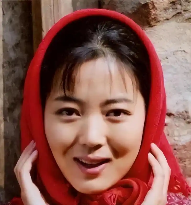 结完帐后,周京当着众人的面说:"我们说好aa制的,回家你要把饭钱给我