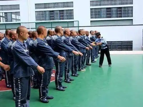 监狱记忆之五十:"蹲起""站好"|罪犯|服刑|队列_网易订阅