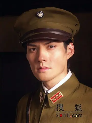严宽顶风作案成风中战士军官造型似华仔图