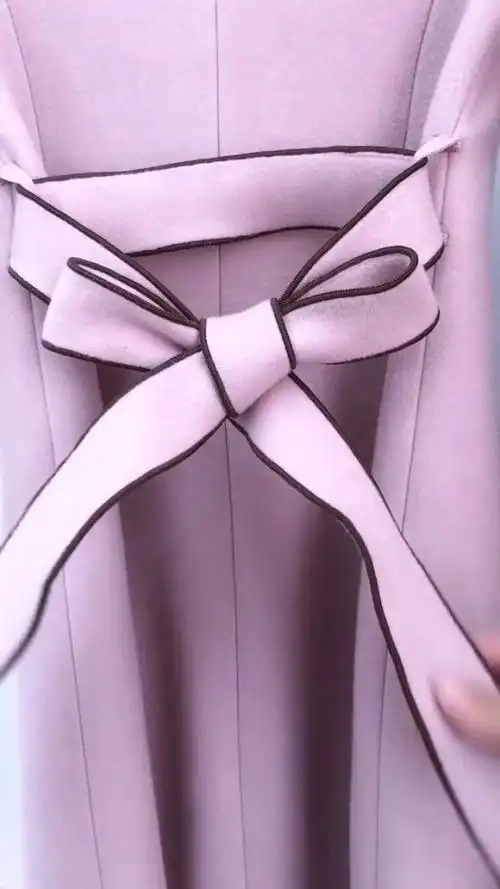 大衣腰带系个蝴蝶结真好看,跟着慢动作教程学起来吧