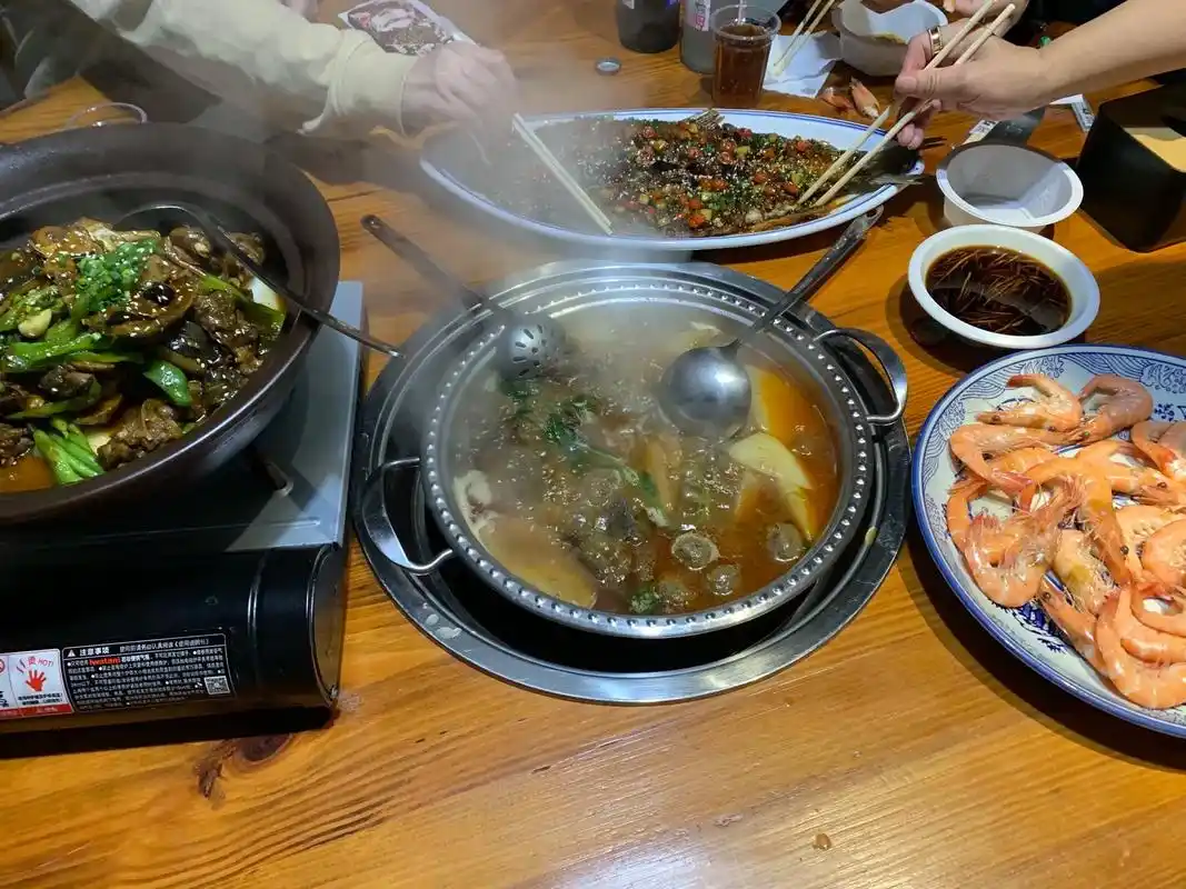 十个人,一桌菜,5瓶酒!长 - 抖音