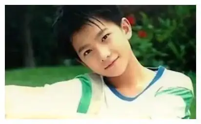 看童年照识明星邓伦小眼睛太深情看到景甜书包富人家的孩子