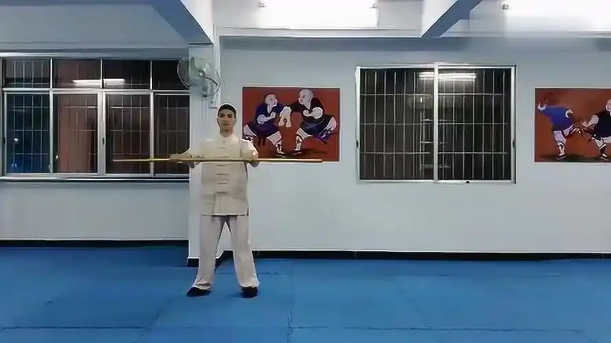 小伙演练少林齐眉棍棍法精妙快慢相间不知实战效果咋样