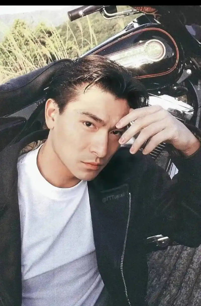 刘德华年轻时的机车写真