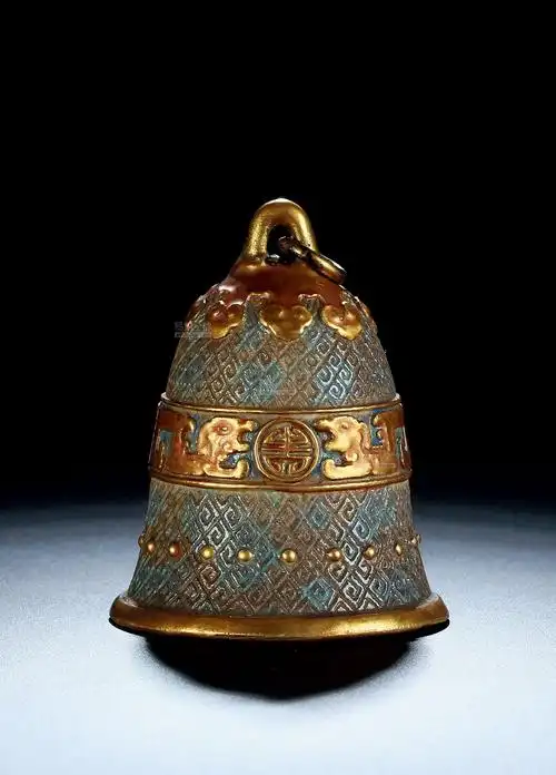 清乾隆 古铜釉夔龙捧寿纹铃铛