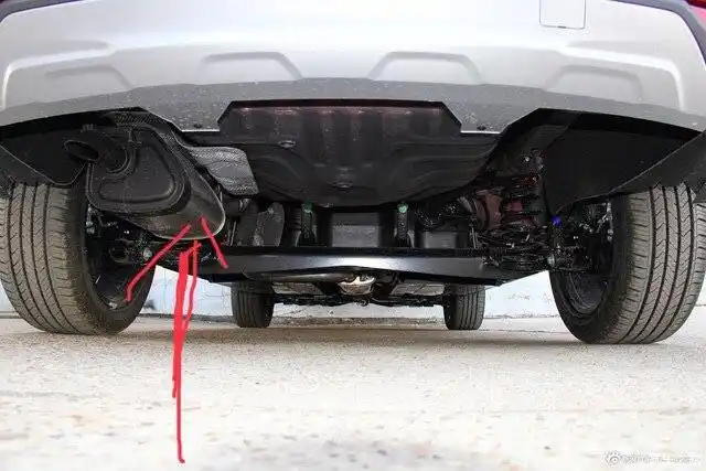 老铁们荣威rx3的油箱是不是在这个位置