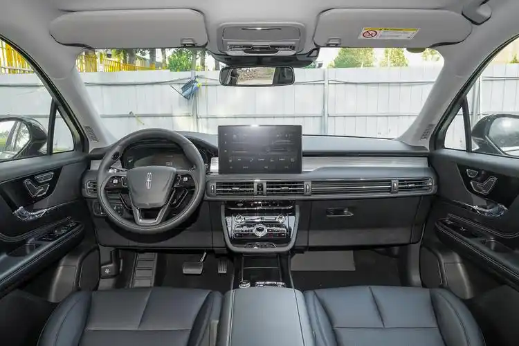 2022款 冒险家 2.0t 两驱 尊悦版内饰