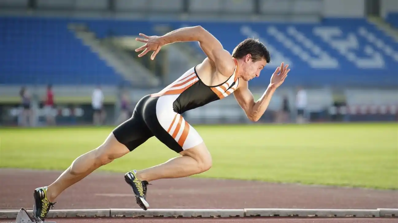 短跑运动员比赛跑步的人-宽屏高品质壁纸