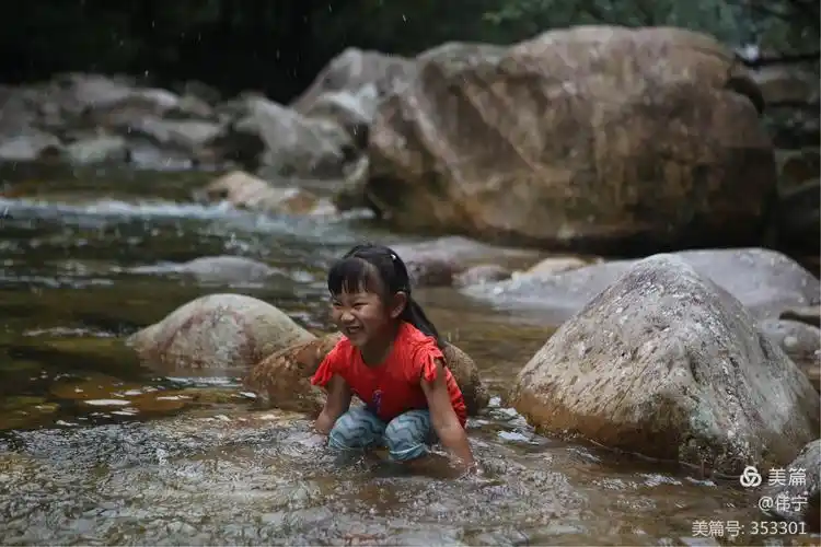 大山深处的小女孩