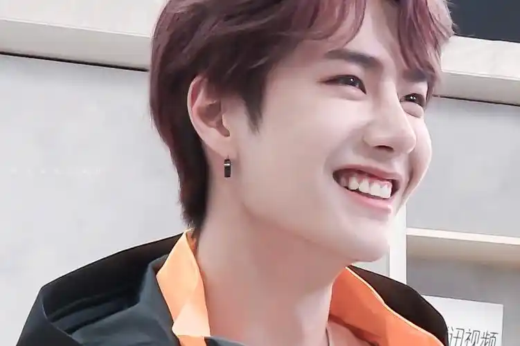 王一博暖笑丨治愈笑容加上他唱静止,心情瞬间明媚