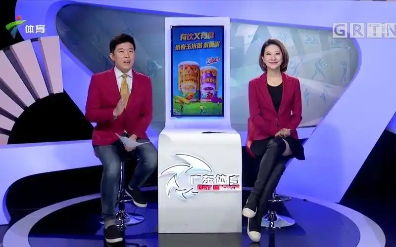 20171018 赵天短裙长靴主持广东体育《体育世界》