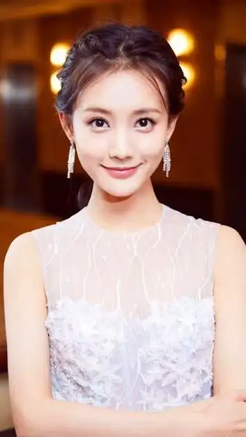 李一桐作为演员,可塑性很强,看出她身上还是有无限可能的