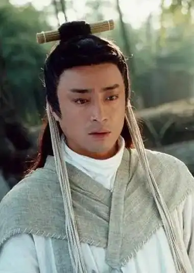 演员何中华近况曝光,拍戏仅住百元酒店好低调,古装造型被狂赞