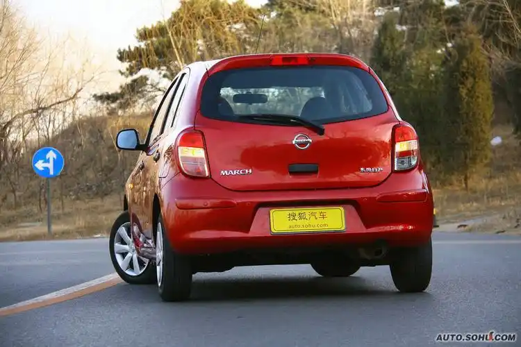 p>日产玛驰是一辆精品微型细节外观车,它全面吸取了日产高级车的设计