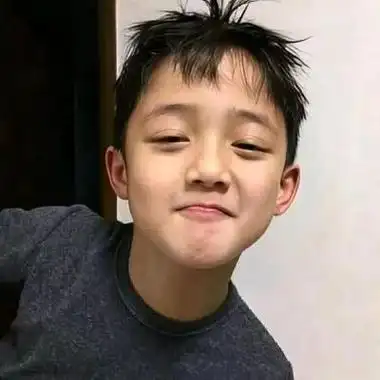 高清可爱的小男孩照片萌娃头像图片