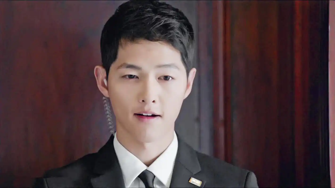 宋仲基《太阳的后裔》西装帅气剧照图片桌面壁纸