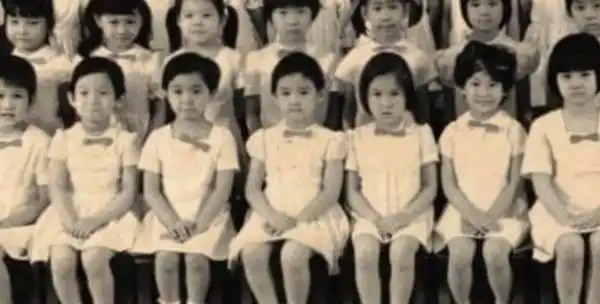 而屏幕前的小伙伴们,你们从这些照片中能认出小时候的周慧敏吗?