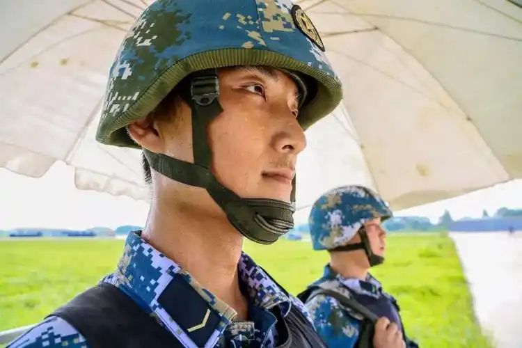 海军小哥哥你的青春献给了谁