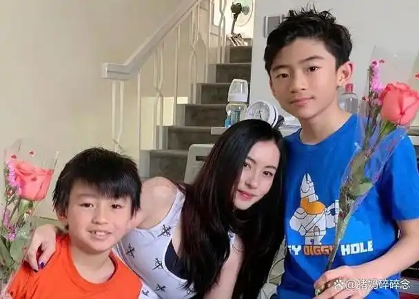 谢霆锋16岁大仔传恋上46岁女教练兼同居激嬲张柏芝入院