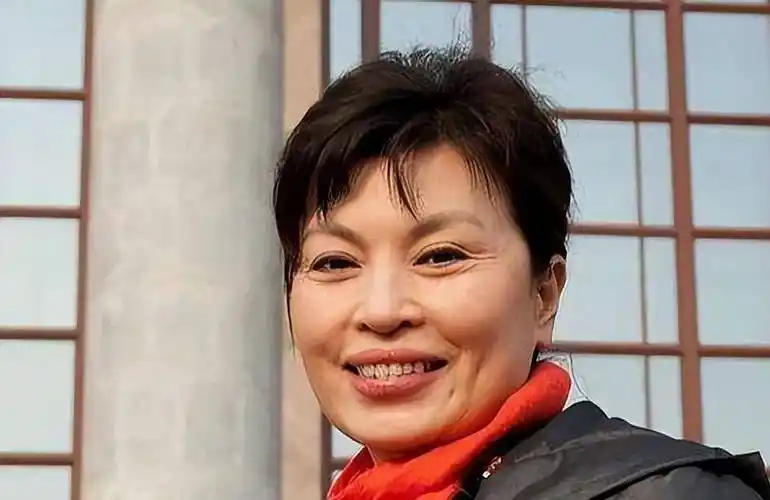 央视著名播音员李瑞英拒绝带孙子遭儿媳威胁的短视频(早些时候)一经