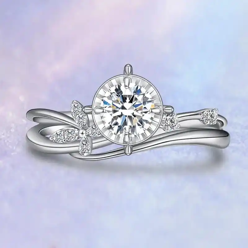 四爪钻戒.四爪镶嵌在钻戒的镶嵌中,除了经典的六爪皇冠款镶嵌 - 抖音