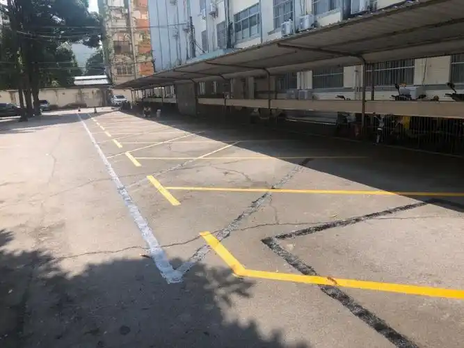 有谁能划停车场倾斜式车位划线标准尺寸是多少