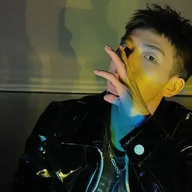 冷系成熟稳重又很帅气魅力男头 潮男必备帅气的很好看的男头_男生头像