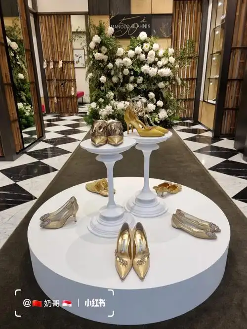 manolo blahnik 先生最喜欢的花竟然是中国国花牡丹!