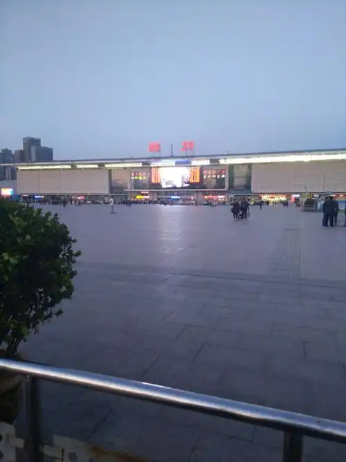 河南省郑州市二七区康复前街靠近郑州站西广场天气预报