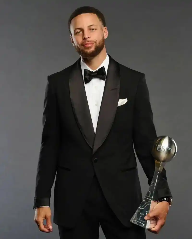 西装库里真滴帅.#最喜欢的nba球星 #库里 - 抖音