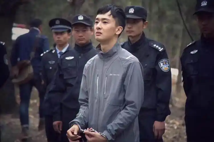 邓皓(中国内地男演员)_尚可名片