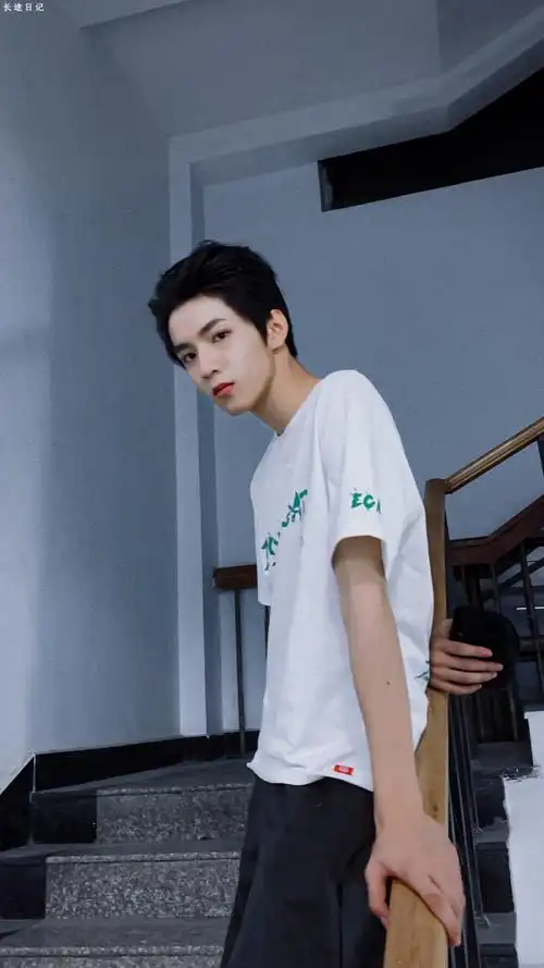 76刘耀文丨露额头yyds