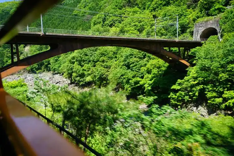 8,列车上排到的隧道