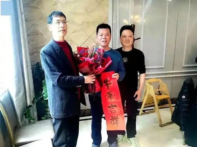 工商联一行赴漳港街道贵阳长乐商会会长陈天耀家看望慰问▲工商联