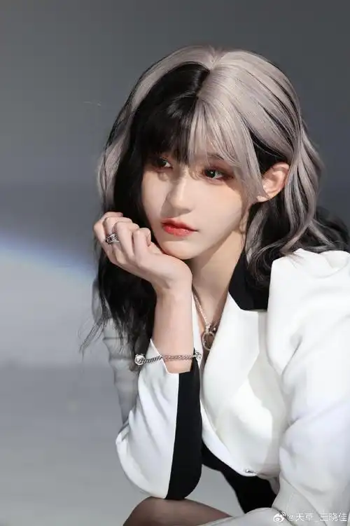 王晓佳上海时装周