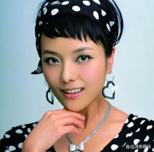 杨乐乐:嫁给二婚汪涵,生下儿子后过成这样,家庭地位一目了然