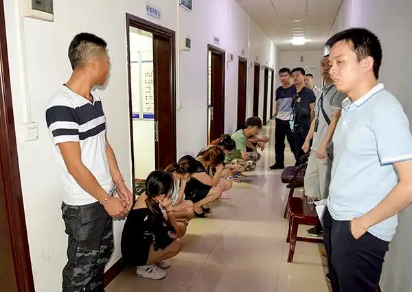 雷霆扫黄 兴宁警方端掉一个涉黄窝点抓获12人