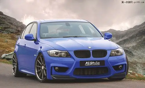 宝马3系的e90和e91车型的44造型套件全新上市,包括集成扰流板和格栅