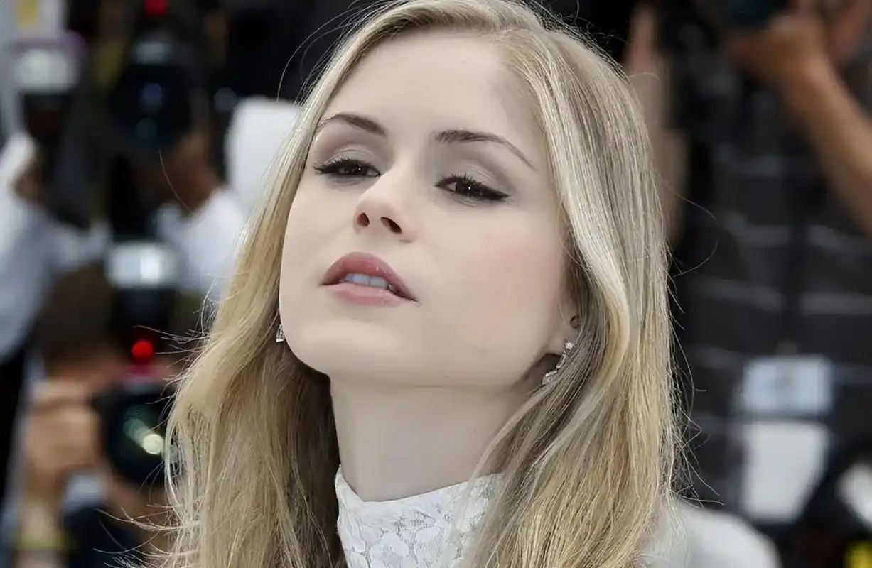 艾琳·莫里亚蒂,美国女演员,以《黑袍纠察队》中的星光角色闻名.