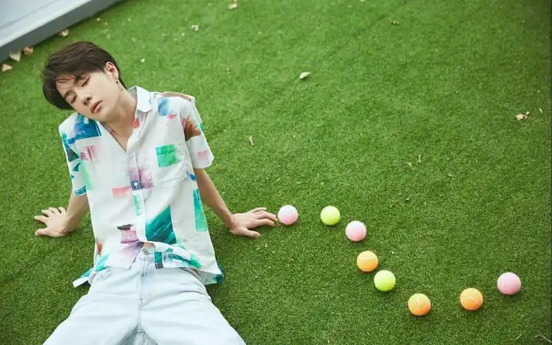 王一博pop街拍花絮