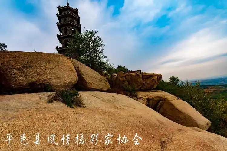 【在仲村镇驻地正北10公里处,有一座层峦叠嶂,钟灵毓秀的山,名仙姑山.