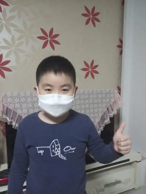 出门戴口罩,增加防护措施.