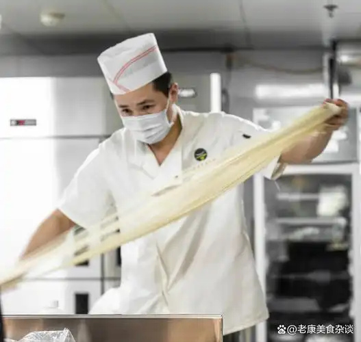 北京有很多西北风味的兰州拉面馆,拉面最具特色的就是拉面师傅的手艺