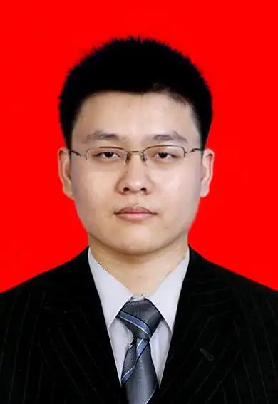 ps高手请帮忙把这张照片p成红底证件照!火急,在线等.谢谢了先