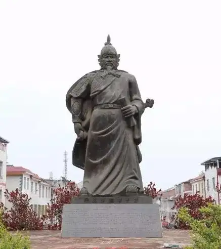 在邓子龙所部抵挡住日军的冲击后,陈璘和李舜臣也先后率领舰队抵达了