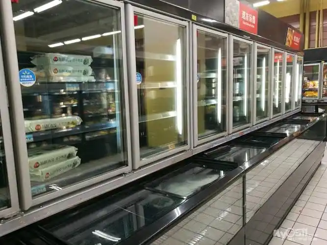 沃尔玛怎么冷柜空了一大圈?