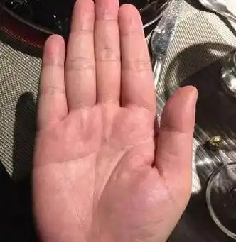 1986年11月,命主的冲天纹压住了事业线.