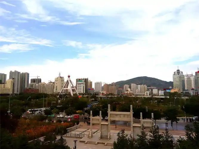 西宁南禅寺,当地人习惯称为"南山寺",紧邻南山公园.